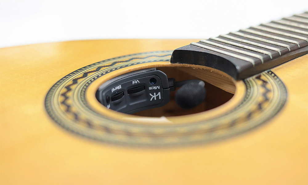 Fotografia do captador para bandolim harmonik - jacob - instalado no instrumento.