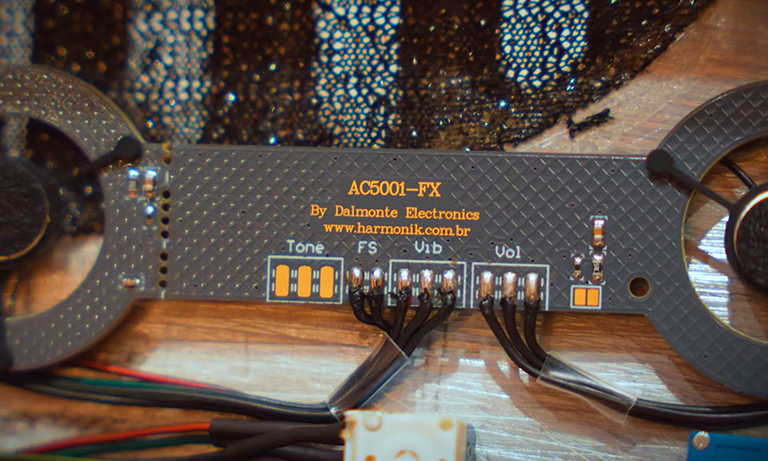 Fotografia ilustrativa do FX-T visto de perto.