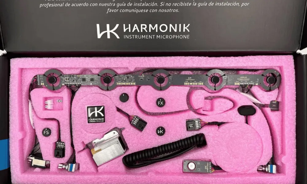 Fotografia ilustrativa de um captador para acordeon da Harmonik Microphones. 